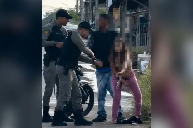 mulher-e-presa-com-pistola-do-namorado-escondida-nas-partes-intimas-em-cidade-ocidental
