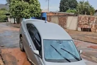 moradores-relatam-historico-de-rompimentos-apos-cratera-de-adutora-engolir-carro-em-aparecida