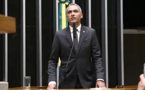 gustavo-gayer-passa-por-cirurgia-e-segue-internado-em-uti
