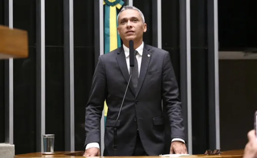 gustavo-gayer-passa-por-cirurgia-e-segue-internado-em-uti