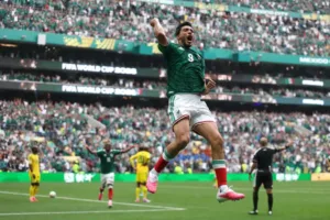 em-jogo-com-tres-expulsoes,-mexico-vence-1o-partida-da-copa