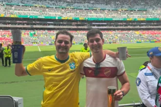 goiano-realiza-‘sonho-de-infancia’-e-assiste-abertura-da-copa-no-estadio-azteca