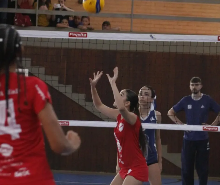 vila-nova-ganha-quatro-trofeus-no-maior-torneio-de-volei-feminino-de-base-do-centro-oeste