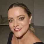 alunos-oram-por-professora-com-tumor-antes-de-cirurgia-em-goiania;-veja-video