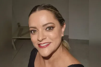 alunos-oram-por-professora-com-tumor-antes-de-cirurgia-em-goiania;-veja-video