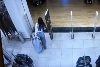 mulher-e-presa-apos-furtar-r$-5,6-mil-em-roupas,-em-shopping-de-aparecida