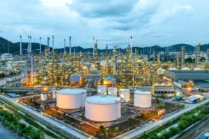 niveis-globais-de-reservas-de-petroleo-caem-drasticamente,-intensificando-a-busca-por-acordo-de-paz-no-golfo-persico