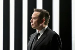 ascensao-historica:-elon-musk-alcanca-patamar-inedito-e-se-torna-o-primeiro-trilionario-global-da-humanidade