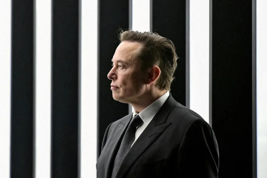 ascensao-historica:-elon-musk-alcanca-patamar-inedito-e-se-torna-o-primeiro-trilionario-global-da-humanidade