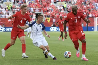 bosnia-assusta,-mas-canada-reage-e-busca-empate-em-jogo-eletrizante-na-copa