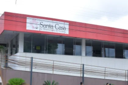 golpistas-se-passam-por-medicos-para-extorquir-familiares-de-pacientes-internados-na-santa-casa