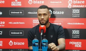 ‘a-gente-precisa-ter-mais-atencao’:-atacante-do-atletico-comenta-tres-gols-sofridos-do-crb-no-1o-tempo