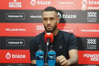 ‘a-gente-precisa-ter-mais-atencao’:-atacante-do-atletico-comenta-tres-gols-sofridos-do-crb-no-1o-tempo