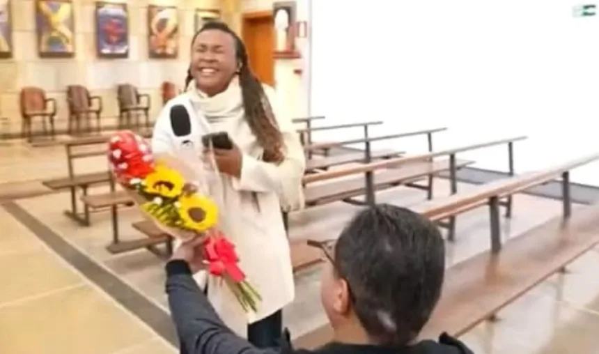 ao-vivo-na-globo,-reporter-luana-nunes-e-surpreendida-com-proposta-de-casamento-no-dia-dos-namorados