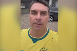 flavio-lamenta-que-nao-podera-ver-jogo-do-brasil-com-jair-bolsonaro