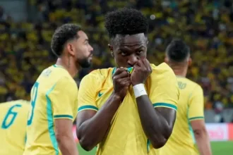 vini-jr.-admite-atuacao-ruim-do-brasil-na-copa-do-mundo:-“precisamos-melhorar”