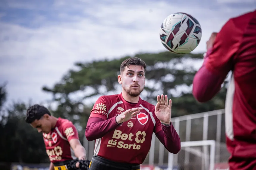 lider-de-interceptacoes-e-de-precisao-nos-passes:-joao-vieira-vive-fase-de-ouro-no-vila