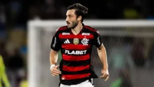 flamengo-avalia-retorno-de-atletas-emprestados-e-molda-elenco-para-a-proxima-janela-de-transferencias