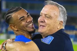 jogador-de-curacao-revela-tem-nome-em-homenagem-a-idolo-do-vasco