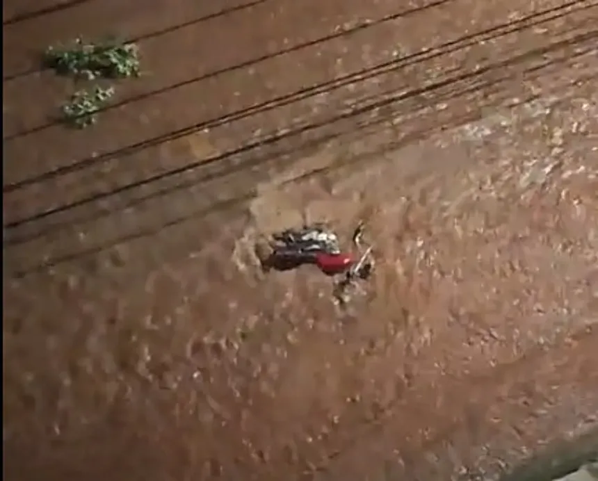 temporal-com-granizo-e-ventos-fortes-causa-estragos-em-goiania;-video-mostra-moto-sendo-arrastada