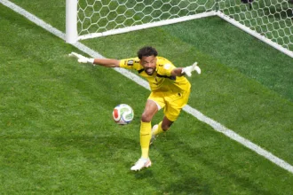 Goleiro de Cabo Verde em ação durante o jogo