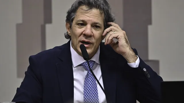 Haddad critica sigilo de 100 anos em contrato do metrô