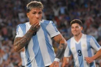 Enzo Fernández jogando na Copa do Mundo 2026