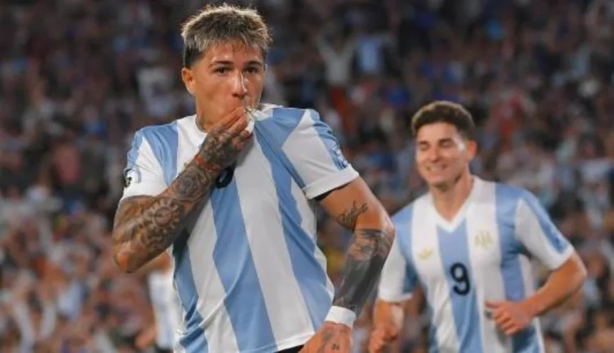 Enzo Fernández jogando na Copa do Mundo 2026