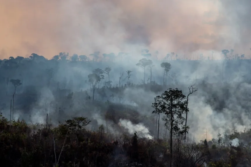 Incêndio florestal em Spokane com evacuações e mobilização