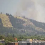 Incêndio florestal em Spokane com evacuações imediatas