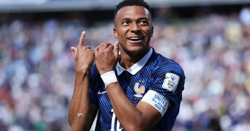 Mbappé comemora vitória da França na Copa contra Senegal