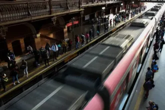 Falha no sistema do metrô em São Paulo causa lentidão