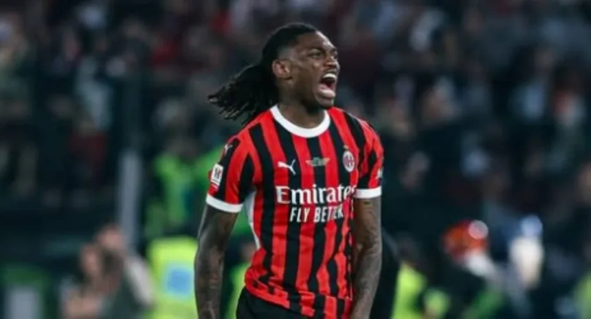 Rafael Leão no Sporting destacando seu papel crucial