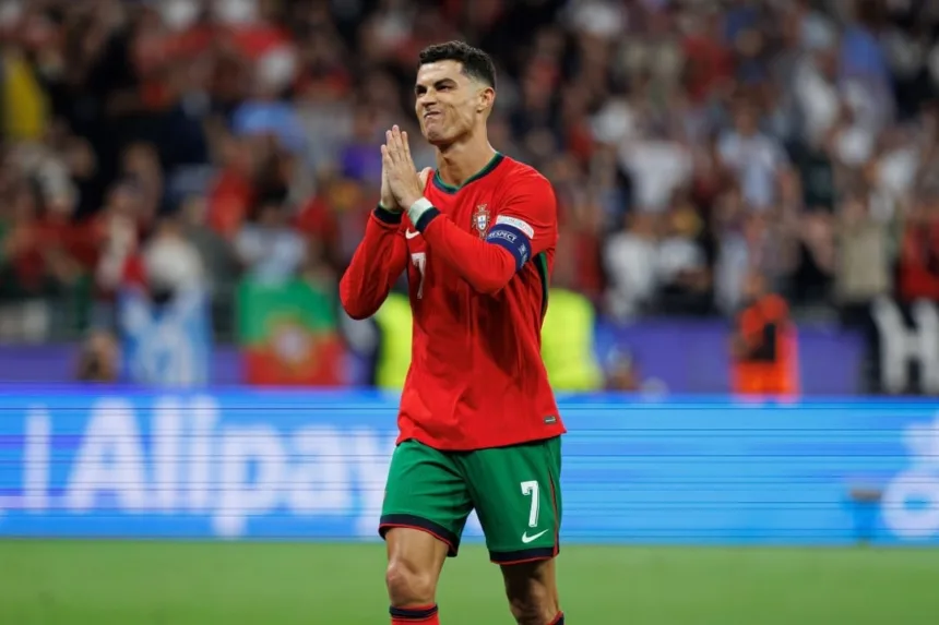 Cristiano Ronaldo e Messi discutindo longevidade no esporte