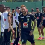Neymar retorna aos treinos com a Seleção Brasileira
