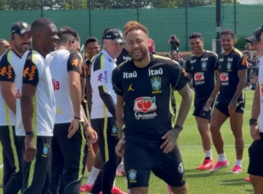 Neymar retorna aos treinos com a Seleção Brasileira