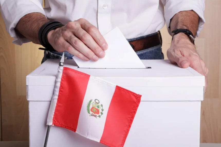 Apuração de votos no Peru entre Keiko Fujimori e Roberto Sánchez