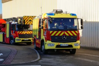 Incêndio em Bobigny consome armazém de 7 mil metros quadrados