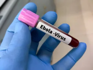Busca por menina com Ebola na República Democrática do Congo