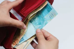 Bolsa com dinheiro desaparecido em lanchonete no Ceará