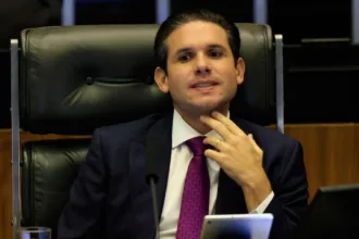 Hugo Motta em discussão sobre empréstimo Banco Master