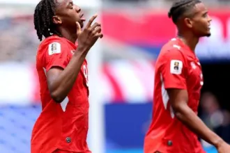 Atacante da Suíça comemora vitória na Copa com 2 gols