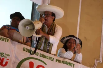 Roberto Sánchez lidera protesto nas eleições presidenciais do Peru