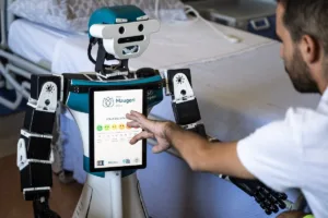 Robô hospitalar inteligente auxiliando pacientes