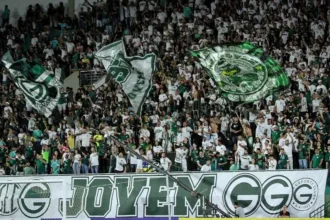 Protesto Força Jovem Goiás exige saída de Aroldo Guidão