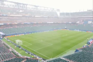Jogo França x Iraque suspenso por tempestade de raios