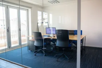 Condenação por sala de vidro em empresa de Goiânia