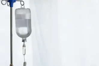 Criança em estado grave após acidente com trave