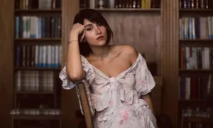 Cantora iraniana condenada a 74 chibatadas após apresentação