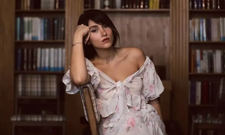 Cantora iraniana condenada a 74 chibatadas após apresentação